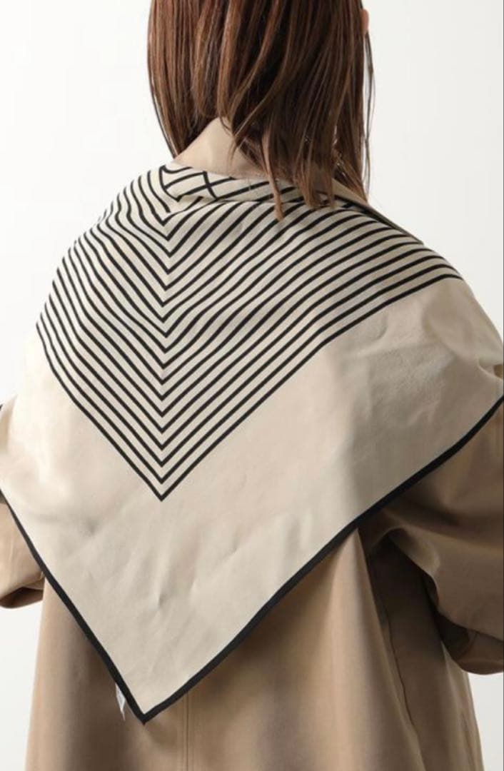 日曜日まで価格！Toteme CENTERED MONOGRAM シルクスカーフ