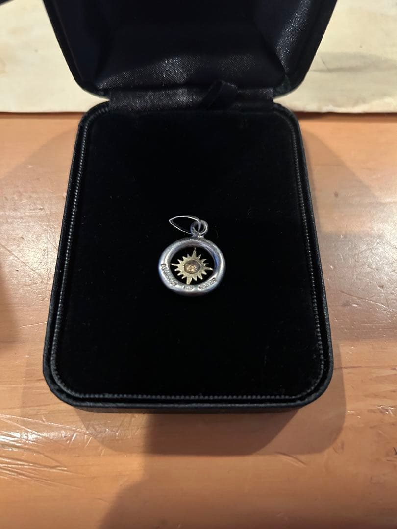 アリゾナフリーダム太陽神唐草ネックレストップK18 シルバー