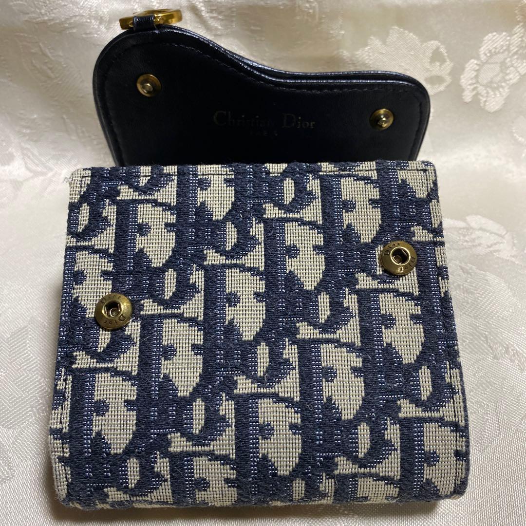 ロゴパターン 三つ折り財布