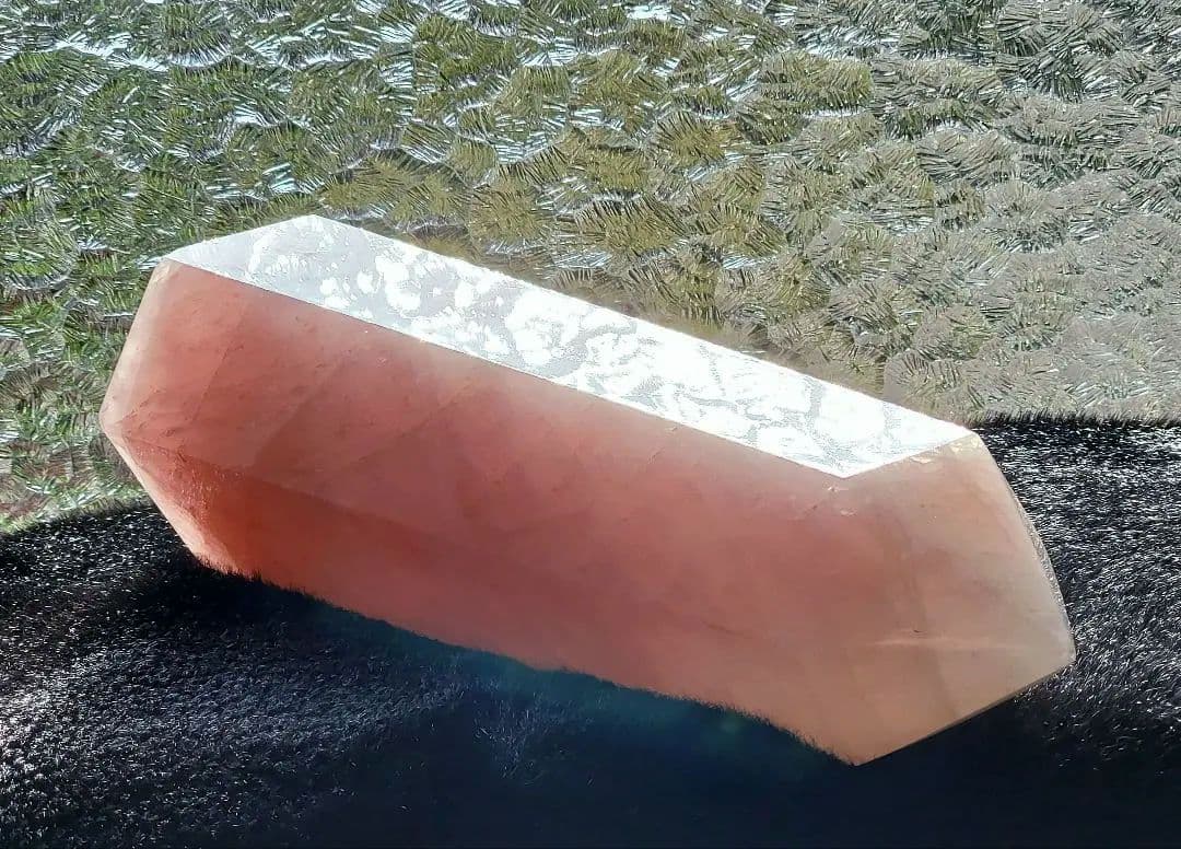 【東京書芸館】ブラジル産『巨大ローズクォーツ オベリスク』定価132,000円