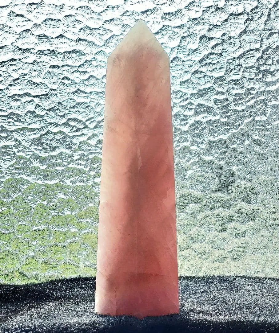 【東京書芸館】ブラジル産『巨大ローズクォーツ オベリスク』定価132,000円