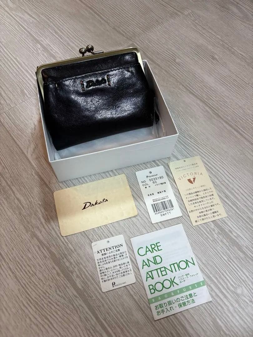 【新品】Dakota ピチカート 本革 がま口二つ折り財布　ネイビー