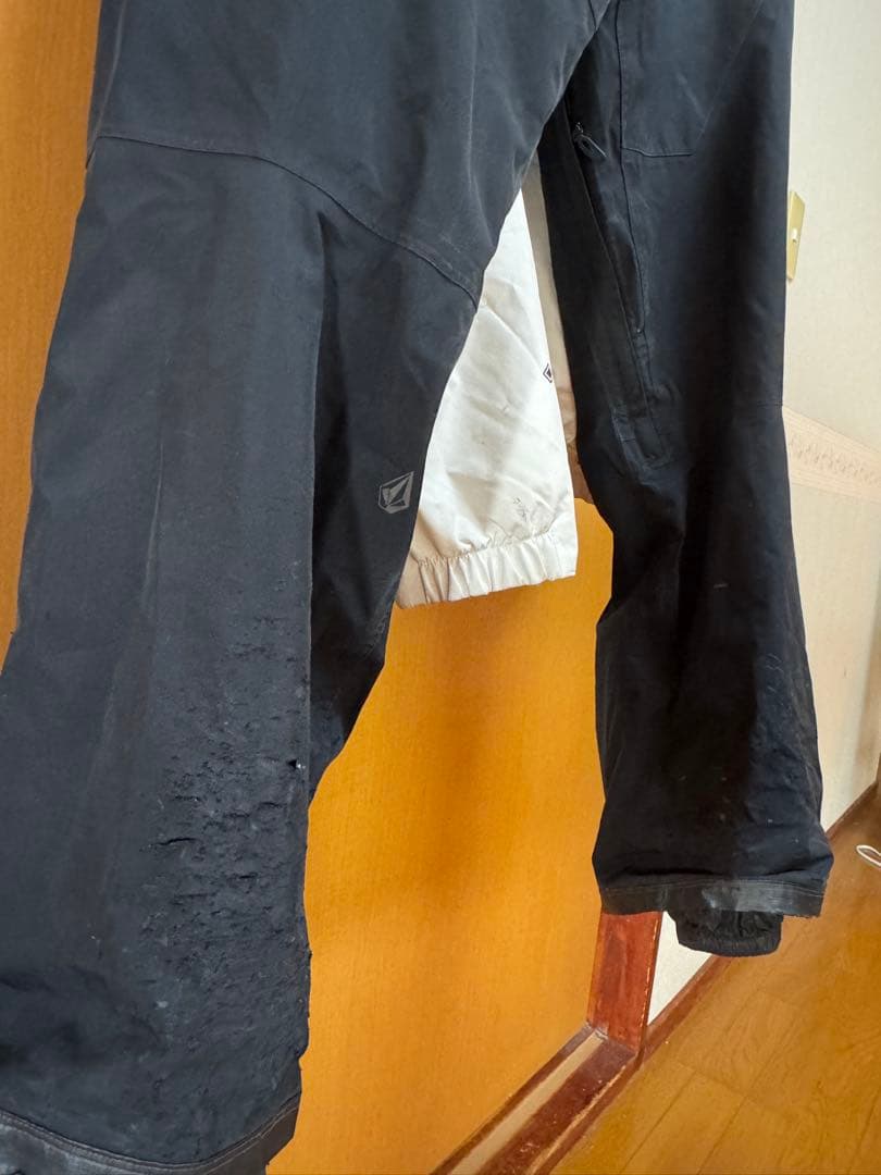 定価9万円『GORE-TEX』スノーボードウェア上下セット VOLCOM 白&黒
