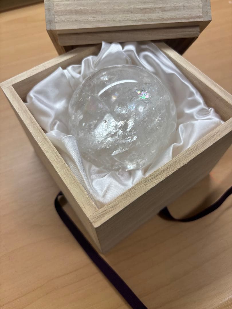 ヒマラヤ水晶　丸玉　原石　桐箱付き