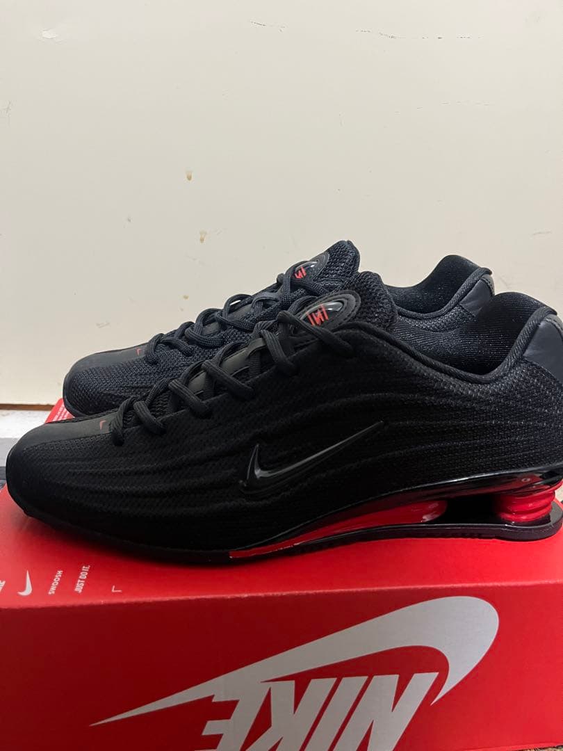 Nike Shox Z ブラック/レッド スニーカー　ウィメンズ