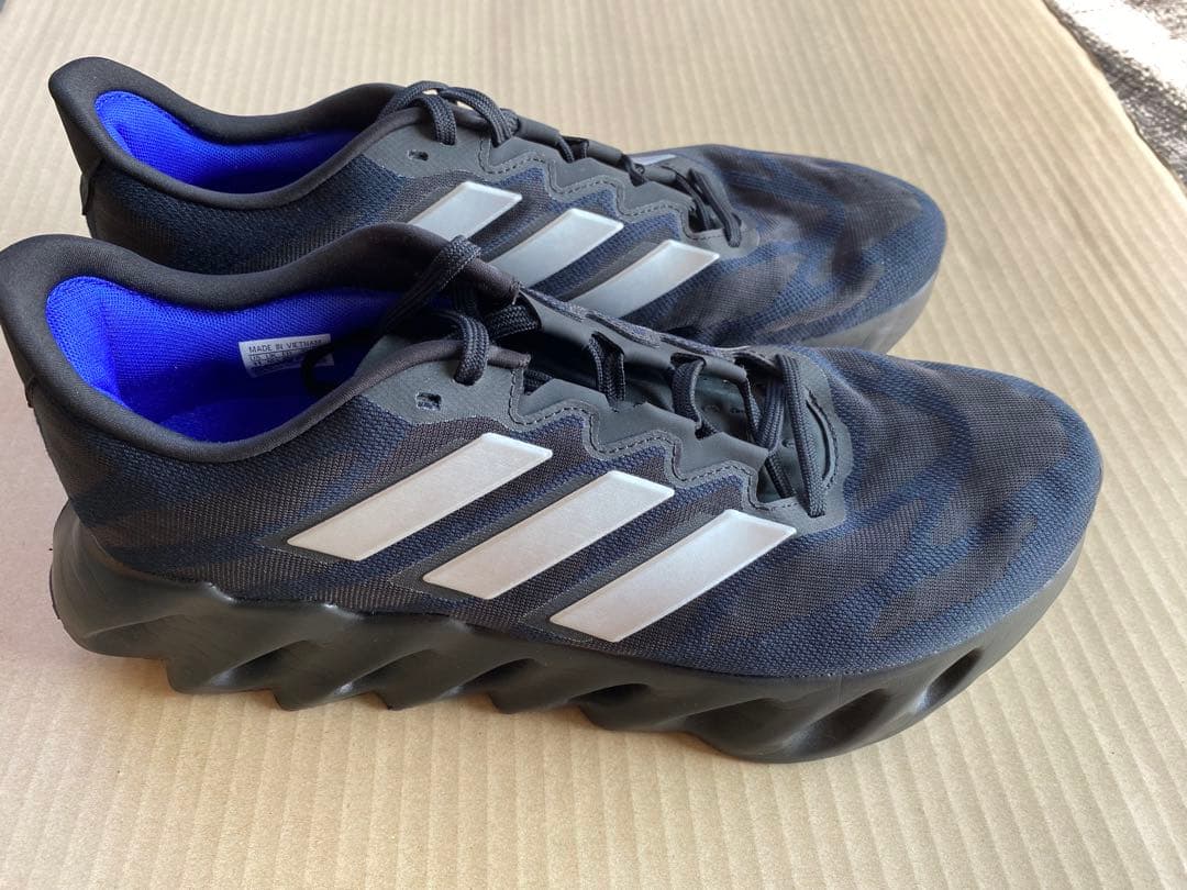 adidas SWITCH FWD ランニングシューズ ブラック/シルバー