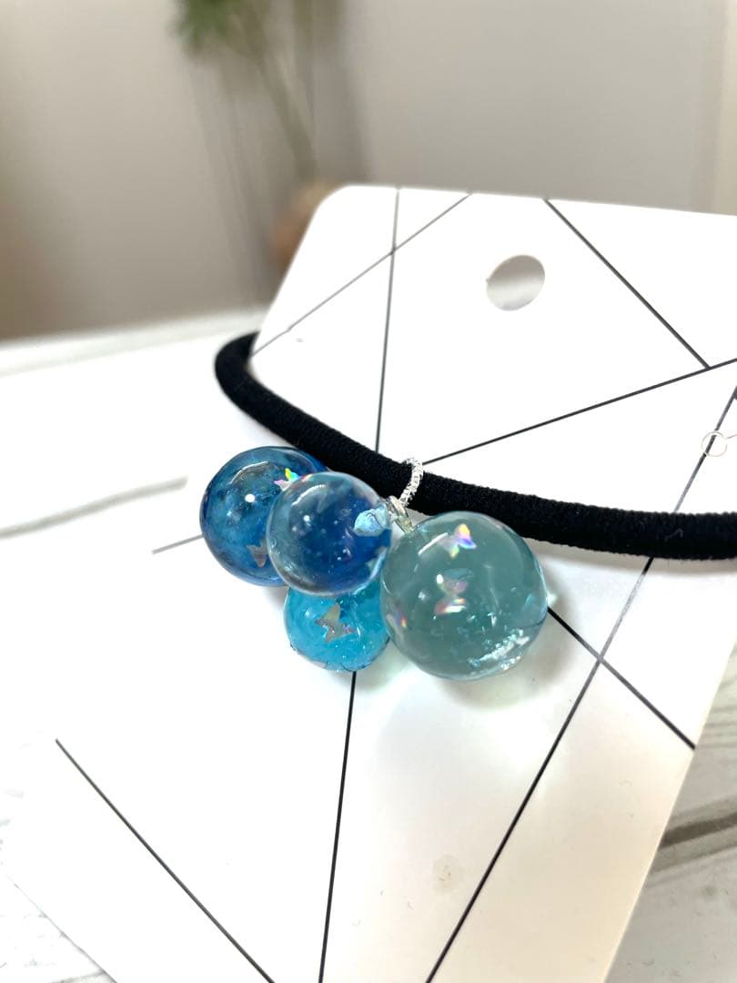 冬の澄みきった青空　レジンヘアゴム