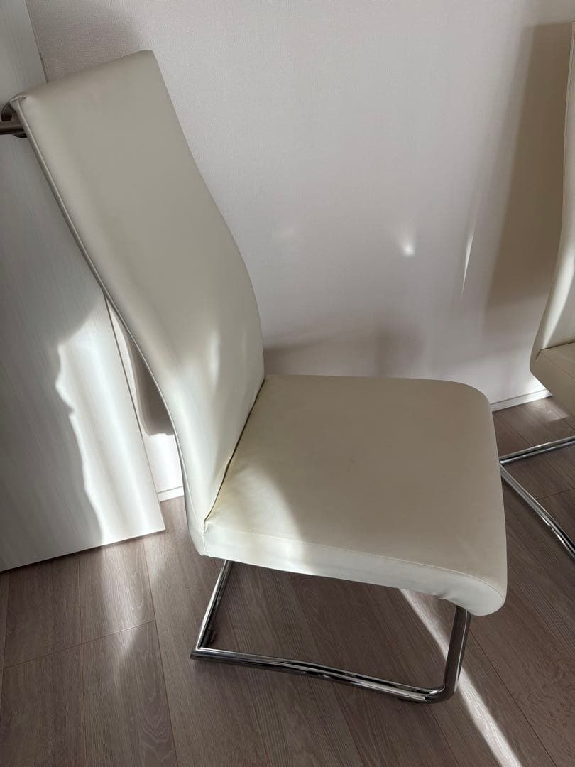 ホワイト合成皮革ダイニングチェア①