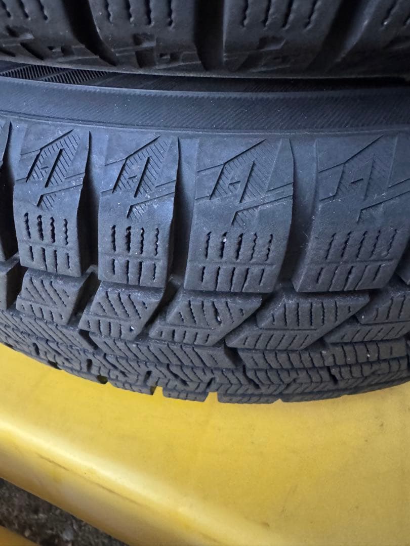 2022年製バリ山‼️軽自動車‼️155/65R14 スタッドレスタイヤ‼️ヨコハマ‼️