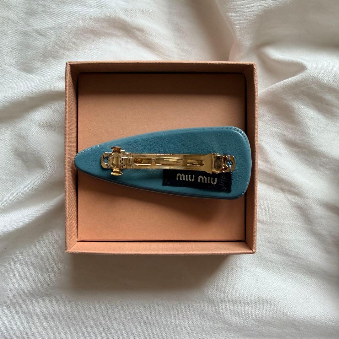 本日のみ　 国内正規品miumiuパテントレザー ヘアクリップ