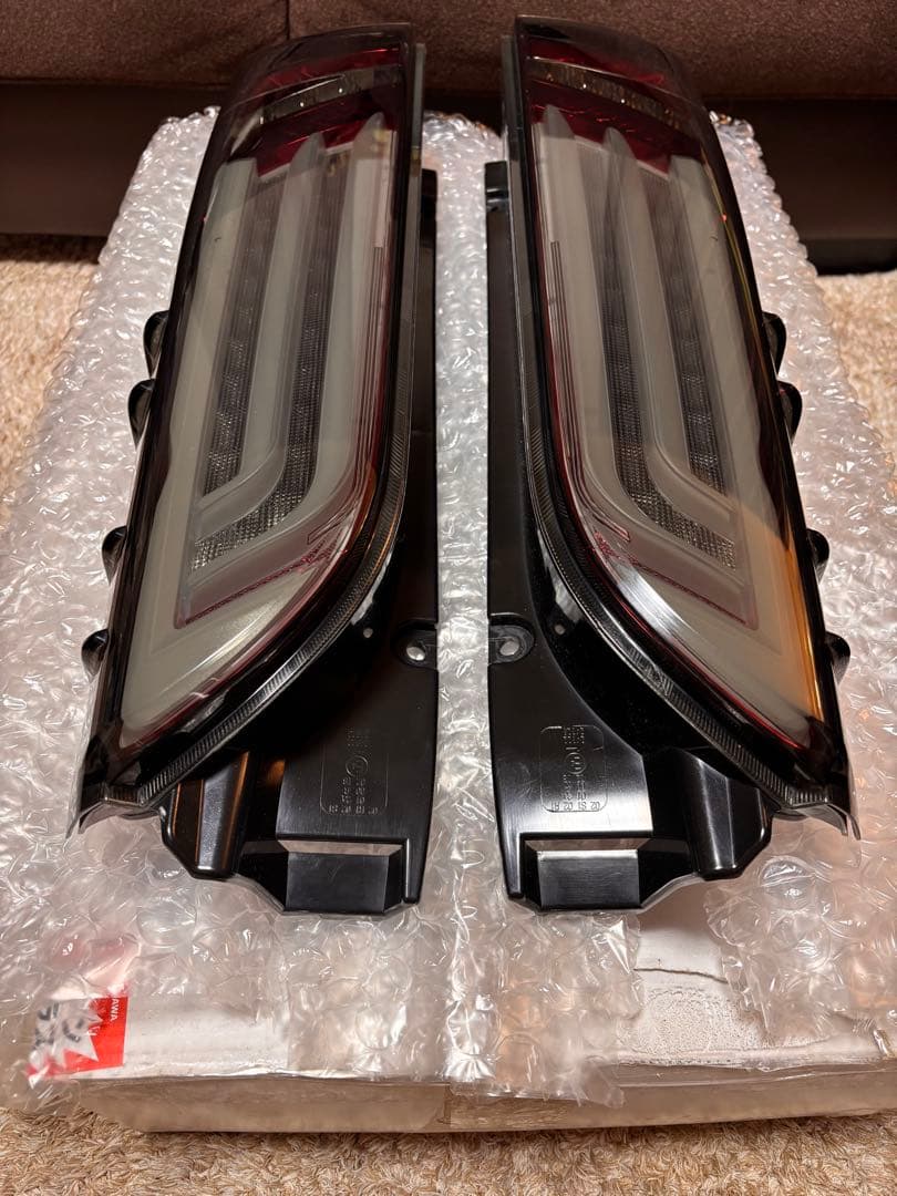 ハイエース200系テールランプヴァレンティ×ROWENコラボ廃盤限定希少品