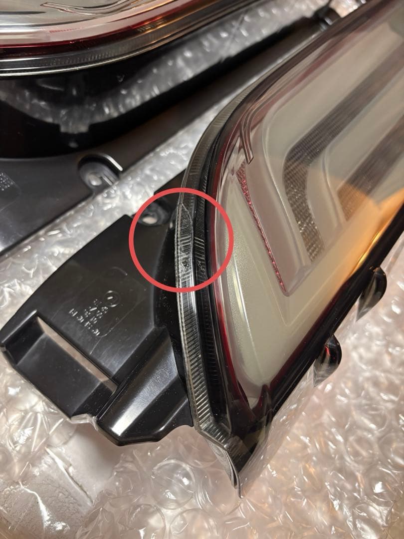 ハイエース200系テールランプヴァレンティ×ROWENコラボ廃盤限定希少品