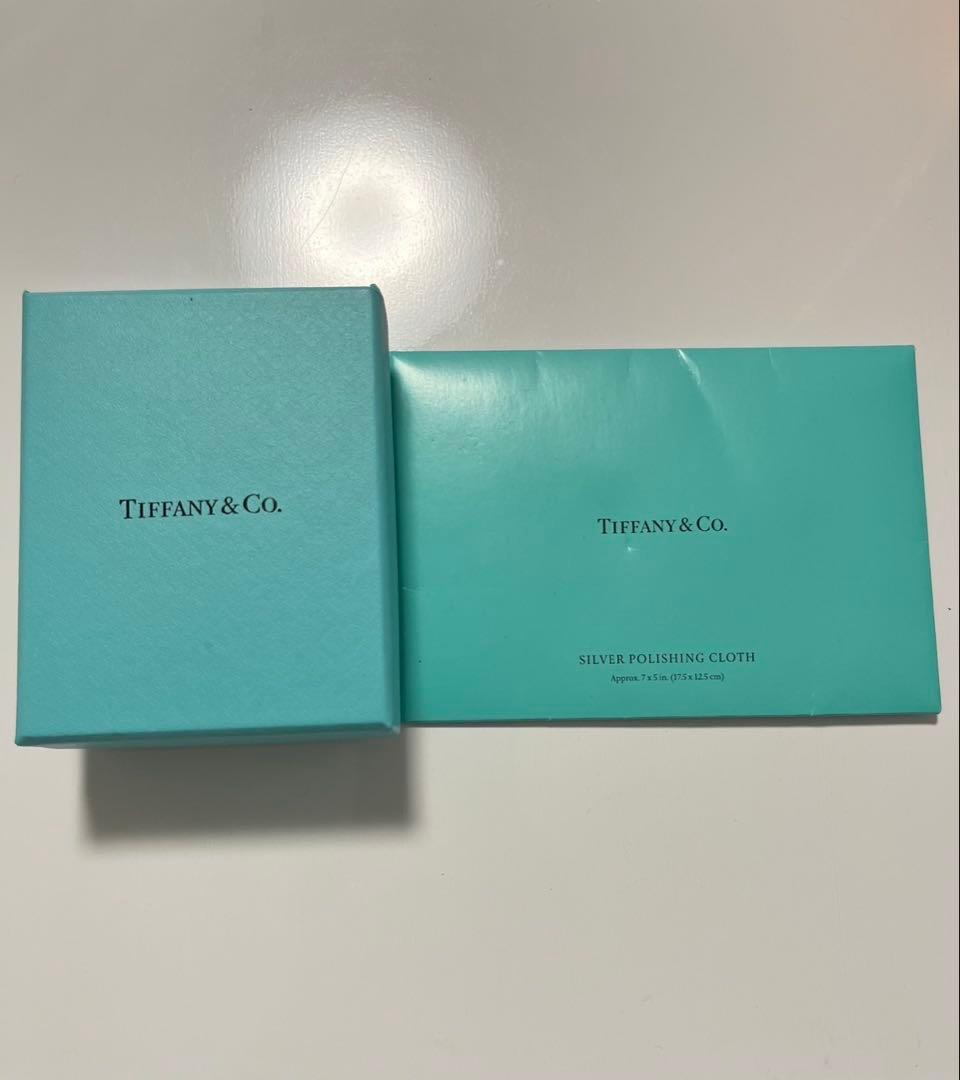 ⭐︎なっちゃん⭐︎ Tiffany & Co. 葉モチーフ ピアス