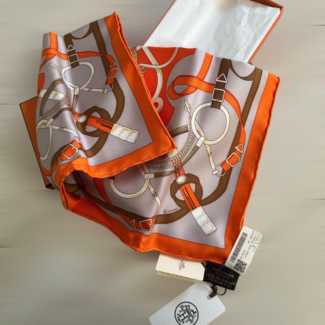 し*読様 タグ付き未使用品 HERMÈS カレ スカーフ シルクオレンジ グレー