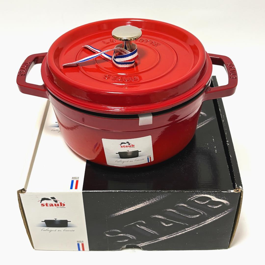 【新品未使用】ストウブ22センチ　2.6ℓ staub 鋳鉄鍋 赤