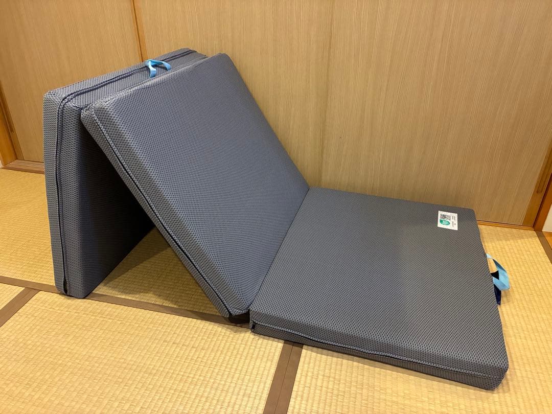 ヒロさま専用　　　Magniflex グレー 三つ折りシングルマットレス