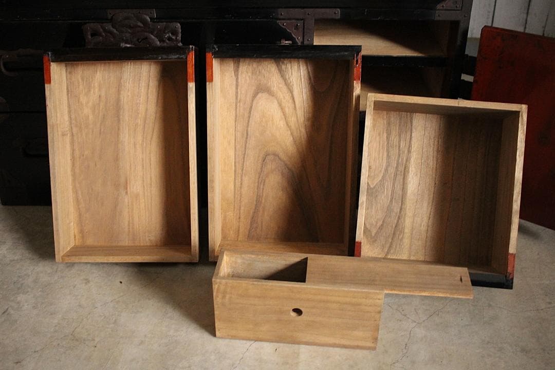 がんちゃん綺麗な打ち出し金具時代庄内箪笥　扉付き　時代箪笥　時代家具