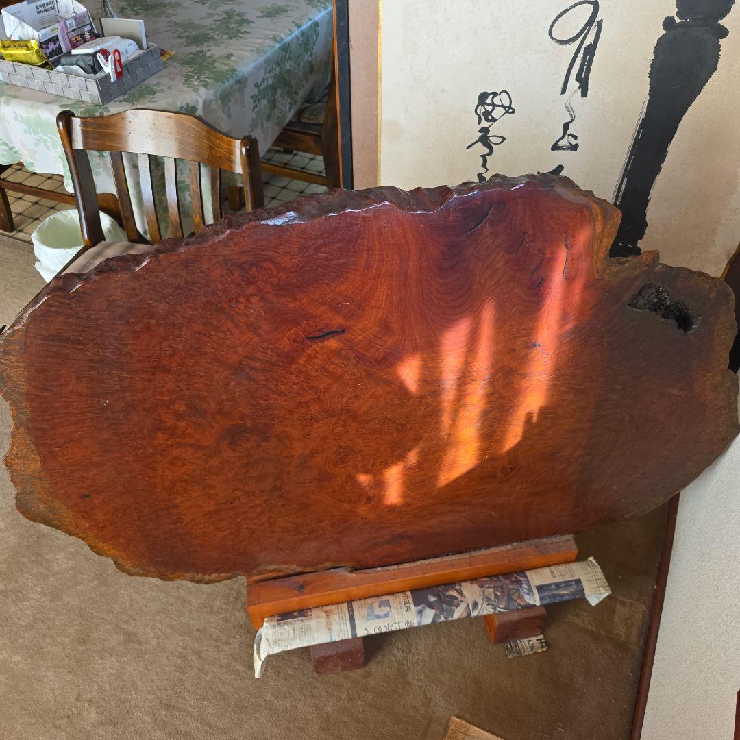 彫刻入り自然形状座卓