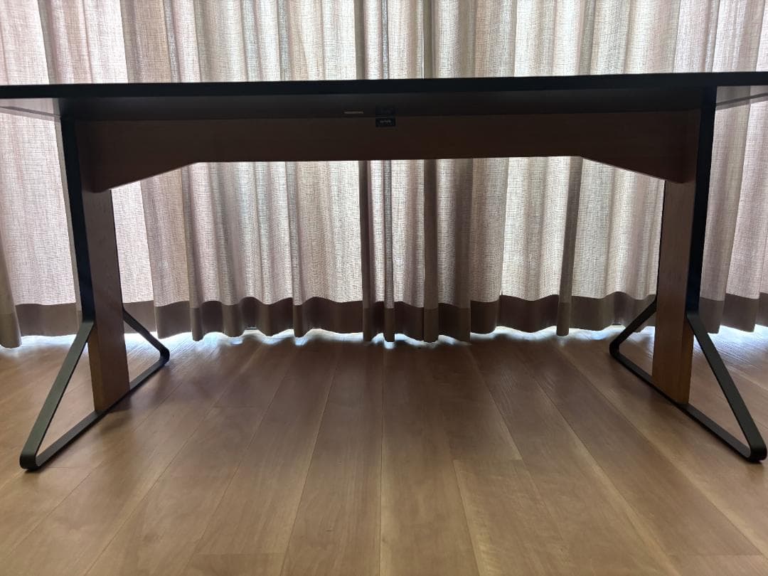 送込 Kaari Table カアリ テーブル ブラックリノリウム REB012