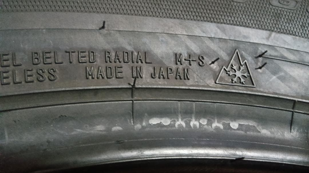 送料含・日本製未使用 グッドイヤーアイスナビ7　215/60R17　2本