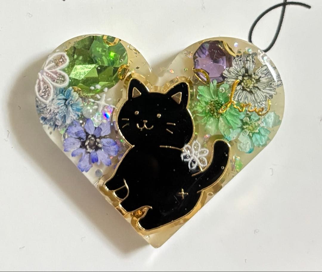再販不可。黒猫♡ハートレジンヘアゴムブローチ