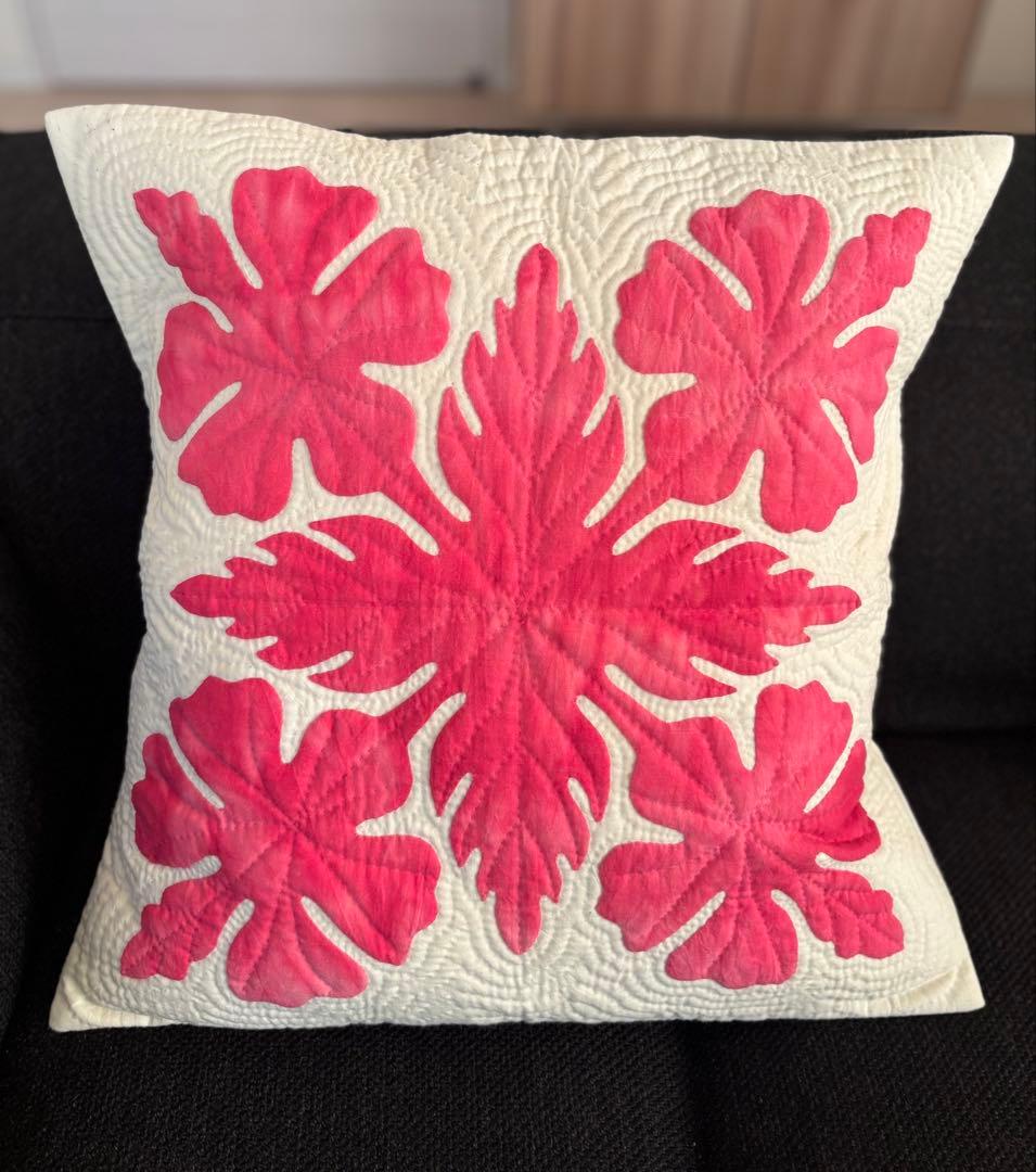 C. パッチワーククッションカバー “ロイズフイユ”