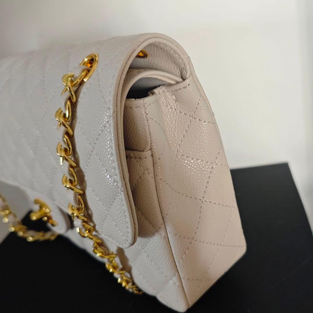 ホワイトのキルティングレザーで ショルダーバッグ