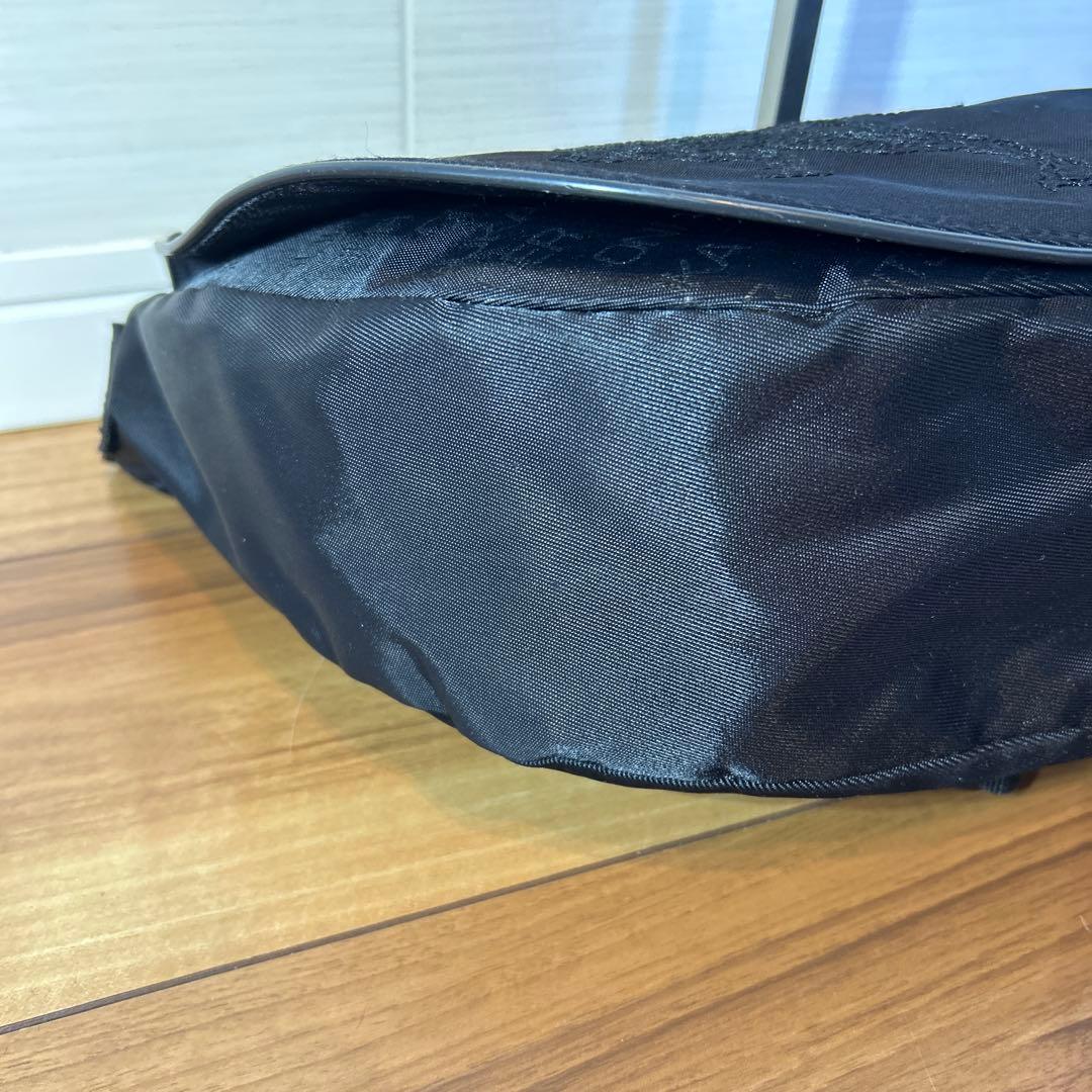 オニツカタイガー メッセンジャーバッグ 刺繍トラ Onitsuka Tiger