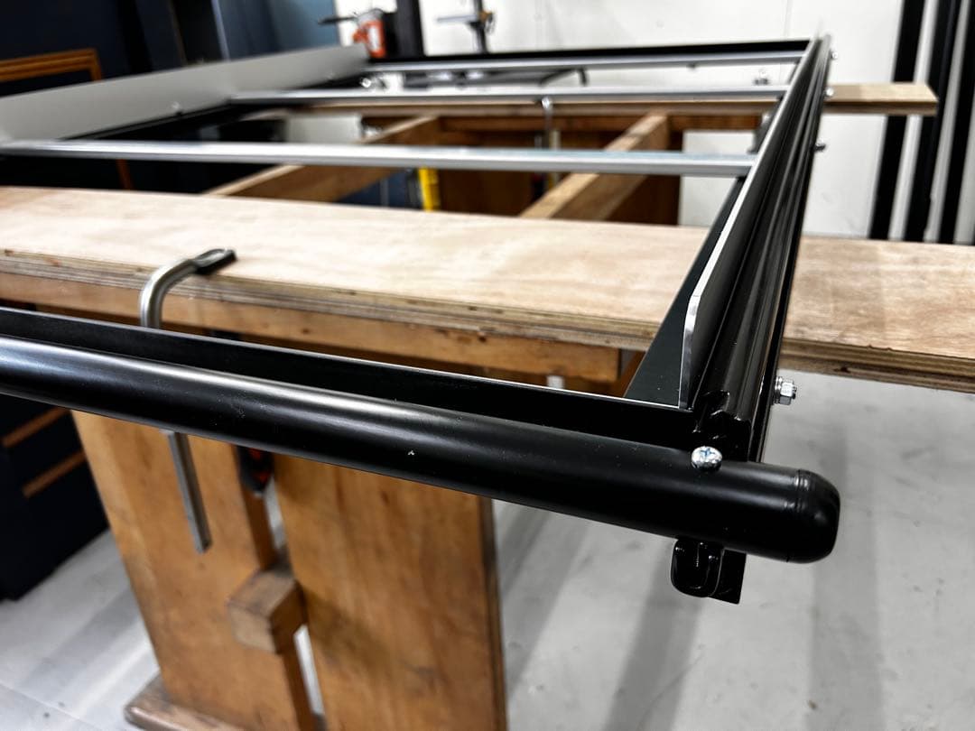 ウォーリアハイエーススライドフロア引手ポール、左右アルミ