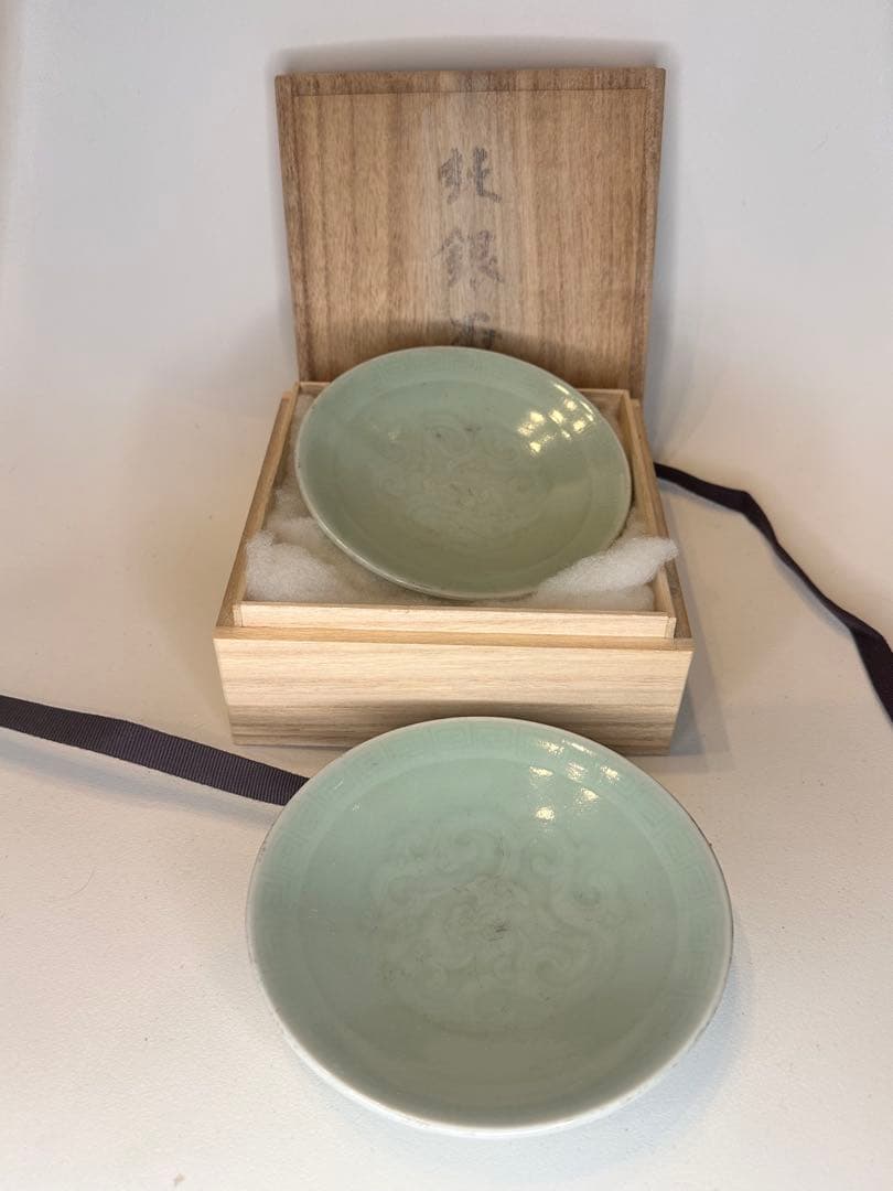 青磁 小皿 二枚 組 後配箱 付 中国陶磁 古美術