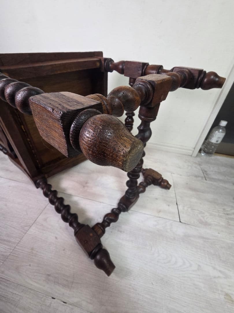 希少　アンティーク　ツイストレッグチェア　アンティーク 木製 　彫刻入り椅子
