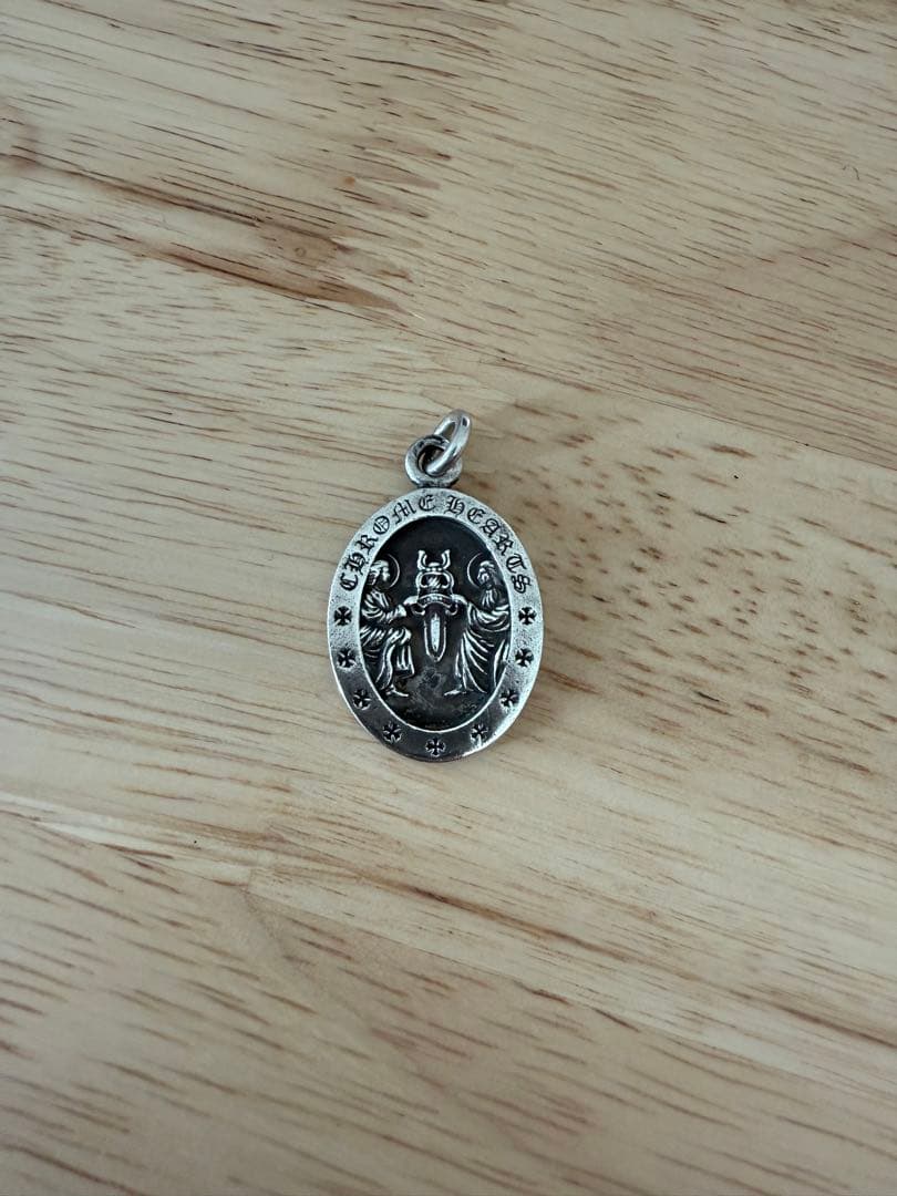 CHROME HEARTS オーバルエンジェルメダルチャームV2