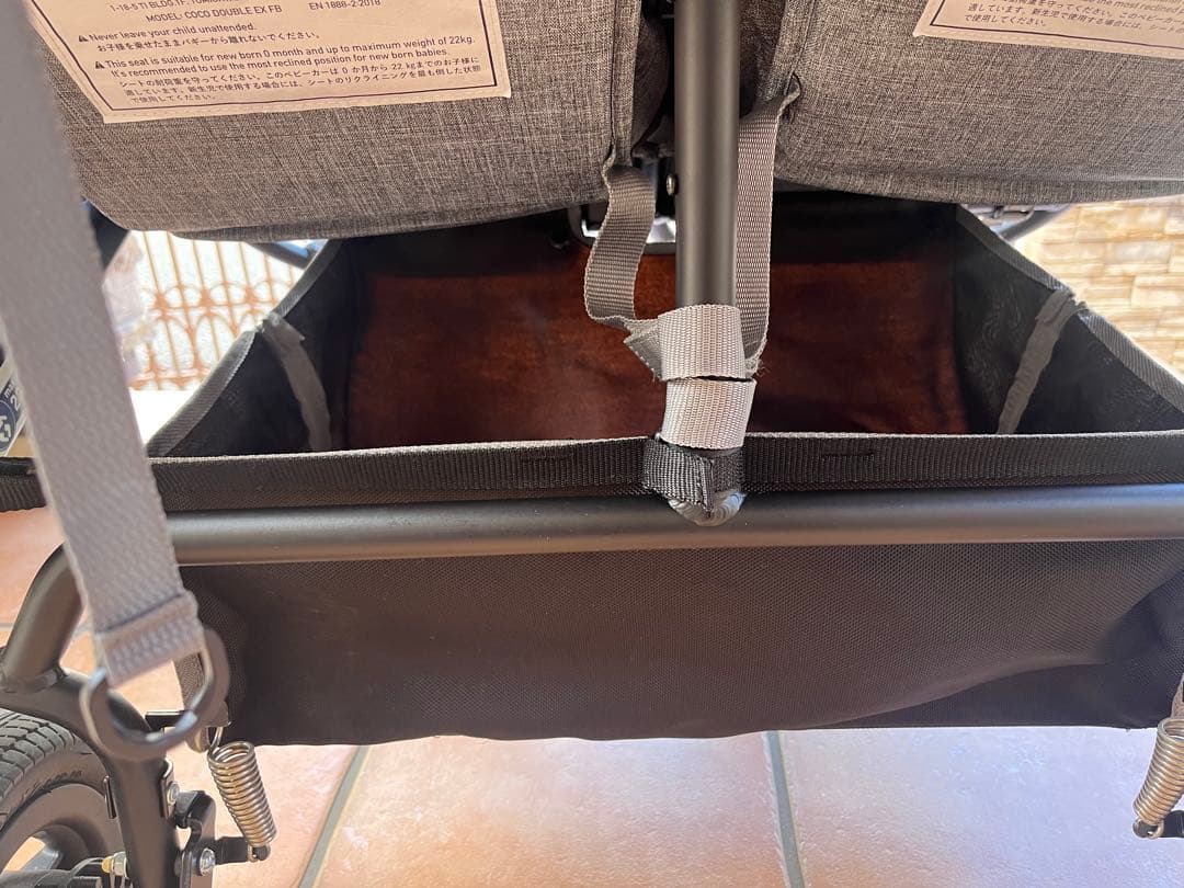 エアバギー　ココダブル　グレー