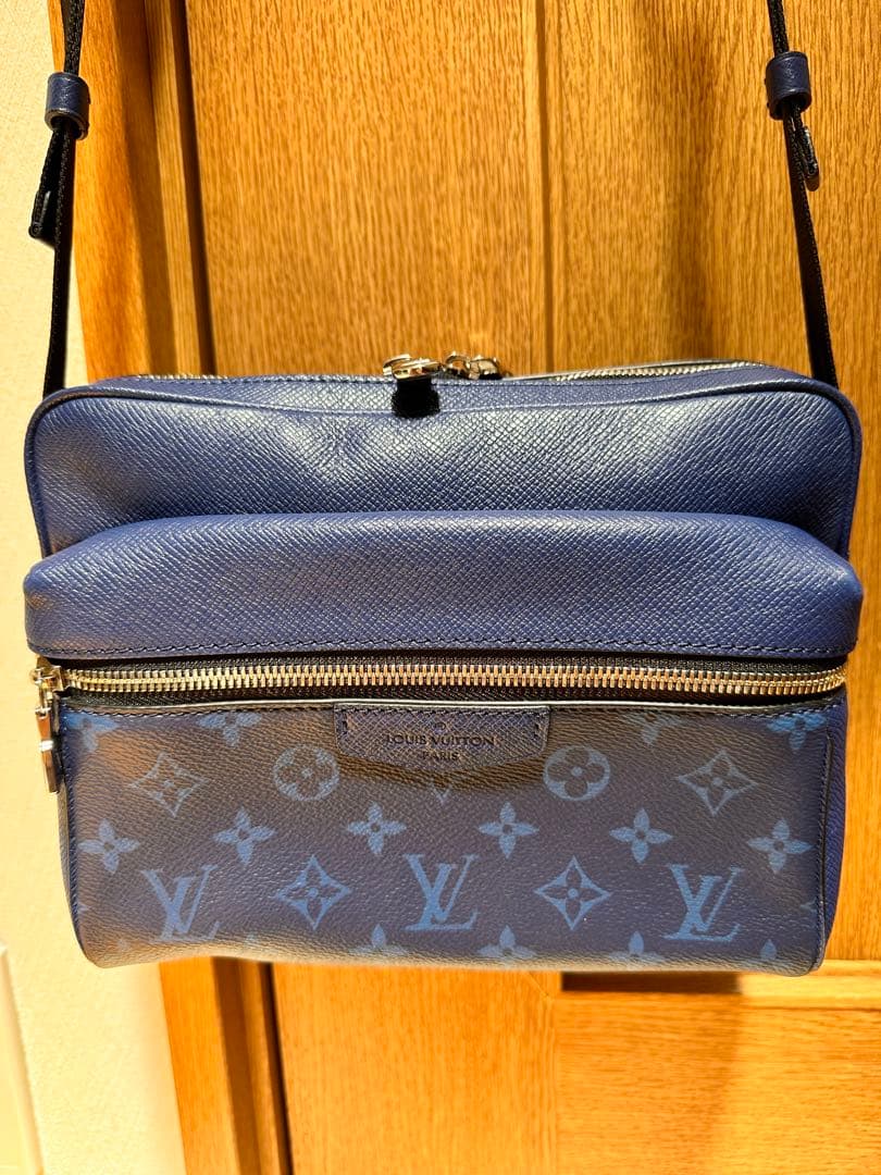 ルイヴィトン ショルダー　タイガラマメッセンジャーPM コバルト 極美品