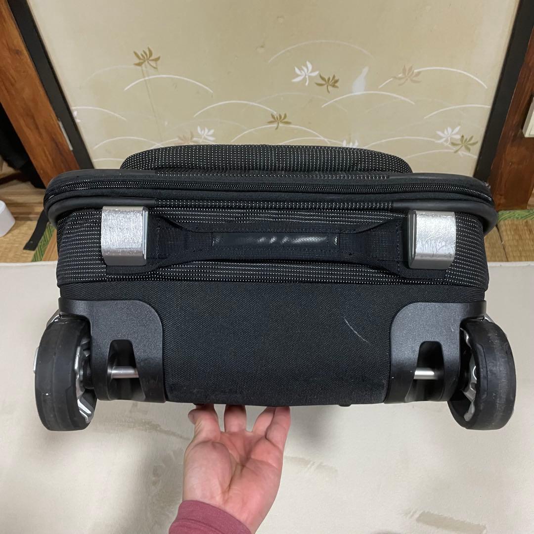 【即完売品】【美品】 THULE キャリーケース　CROSSOVER 38L