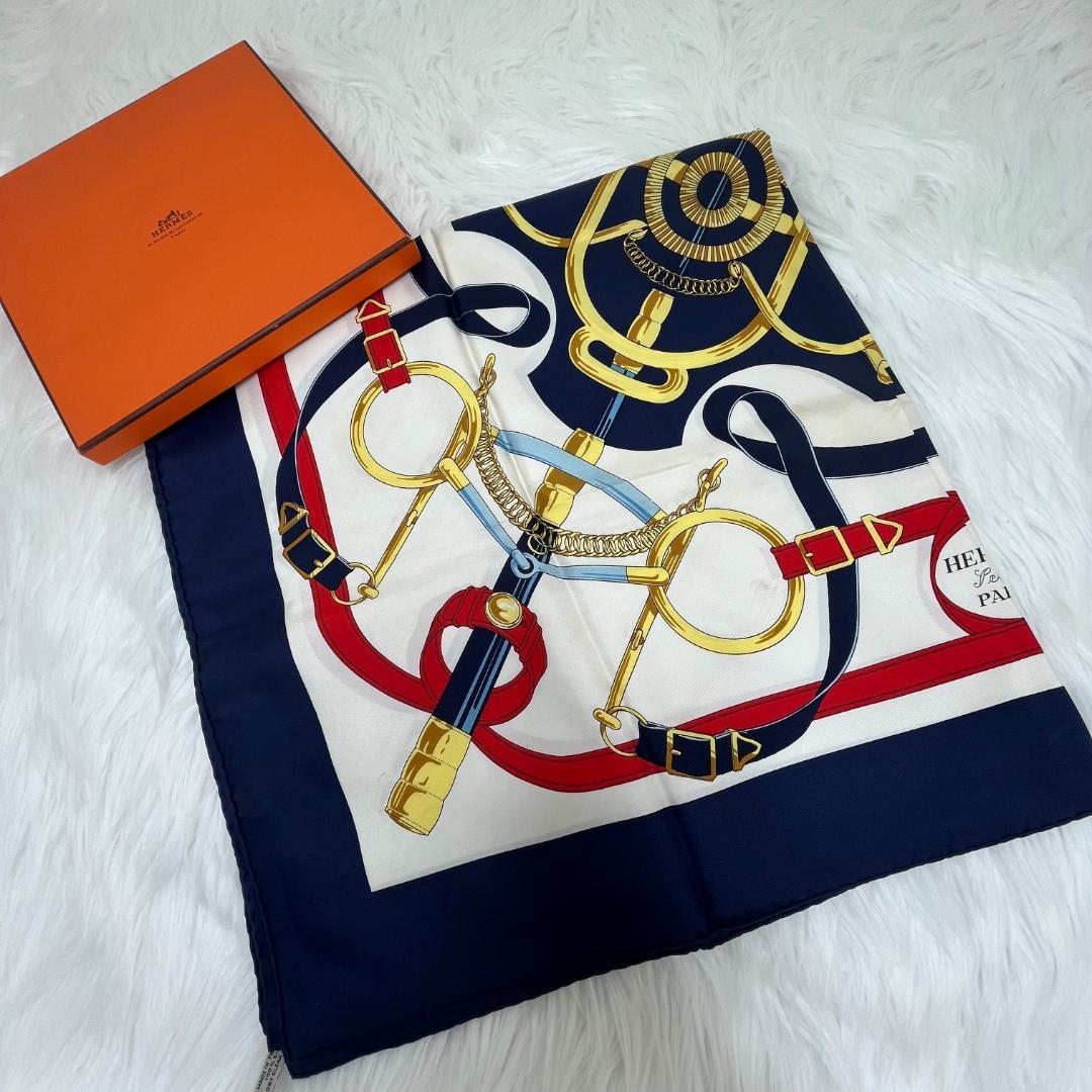 エルメス カレ90 大判スカーフ　シルク100％ ネイビー　タグあり