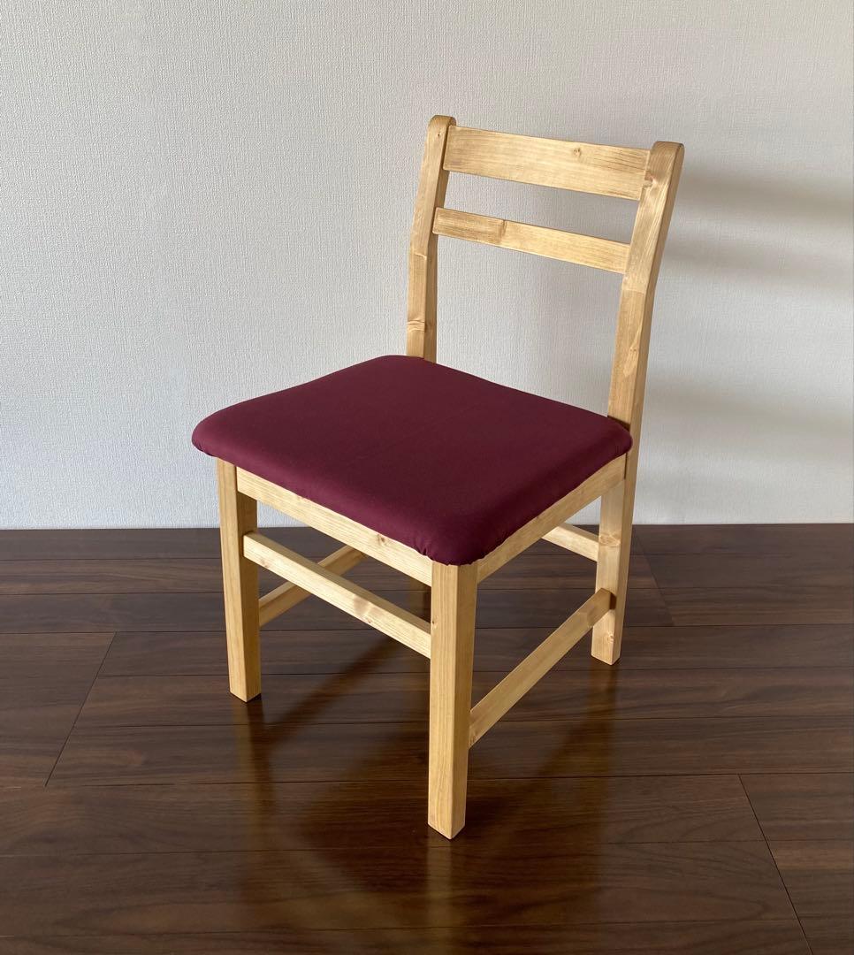 北欧スタイルの椅子(ワインレッド)
