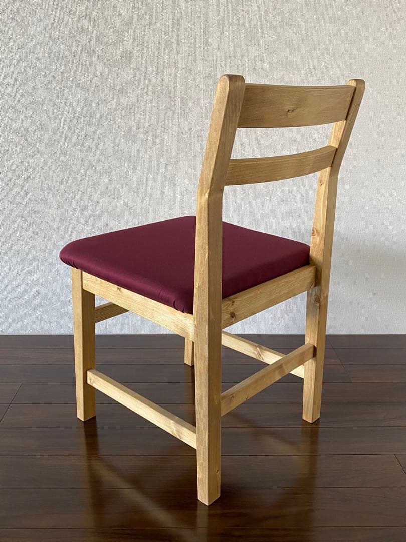 北欧スタイルの椅子(ワインレッド)