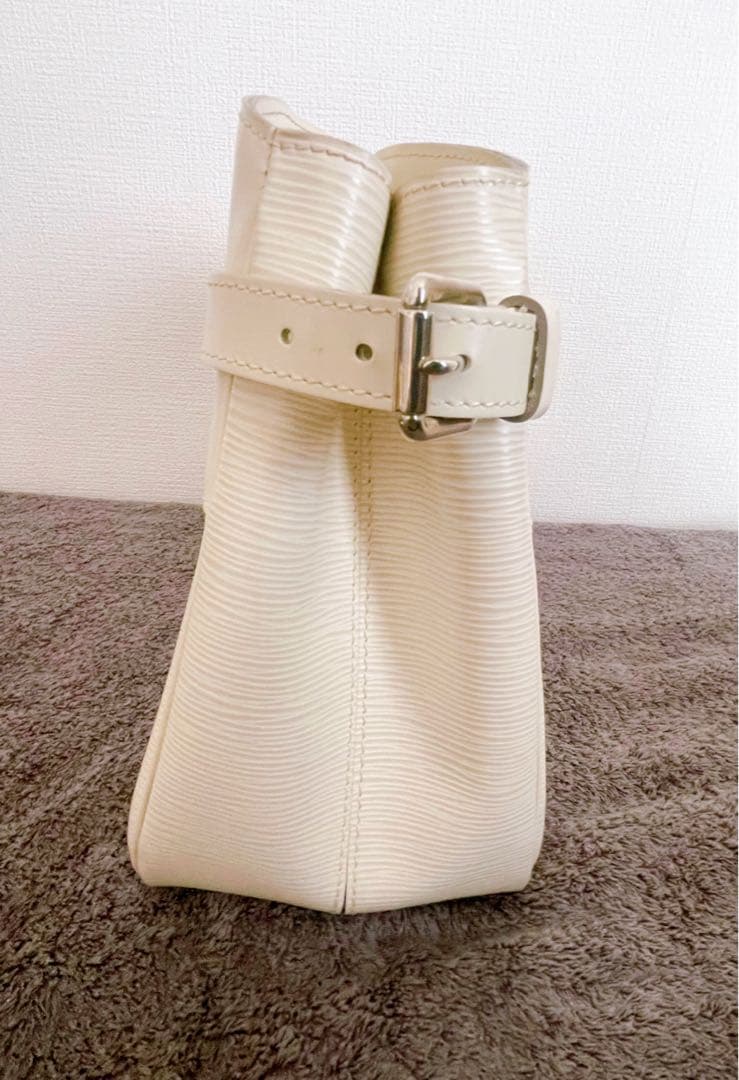 LOUIS VUITTON ルイヴィトン パッシィPM エピ 白 M5926J