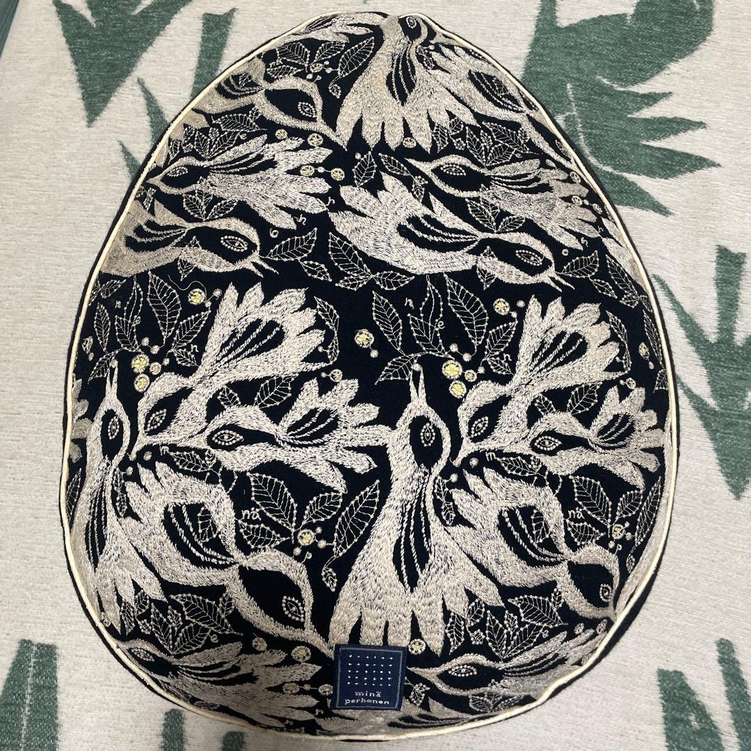 大幅値下げ　ミナペルホネン　エッグクッション　carnival ブラック