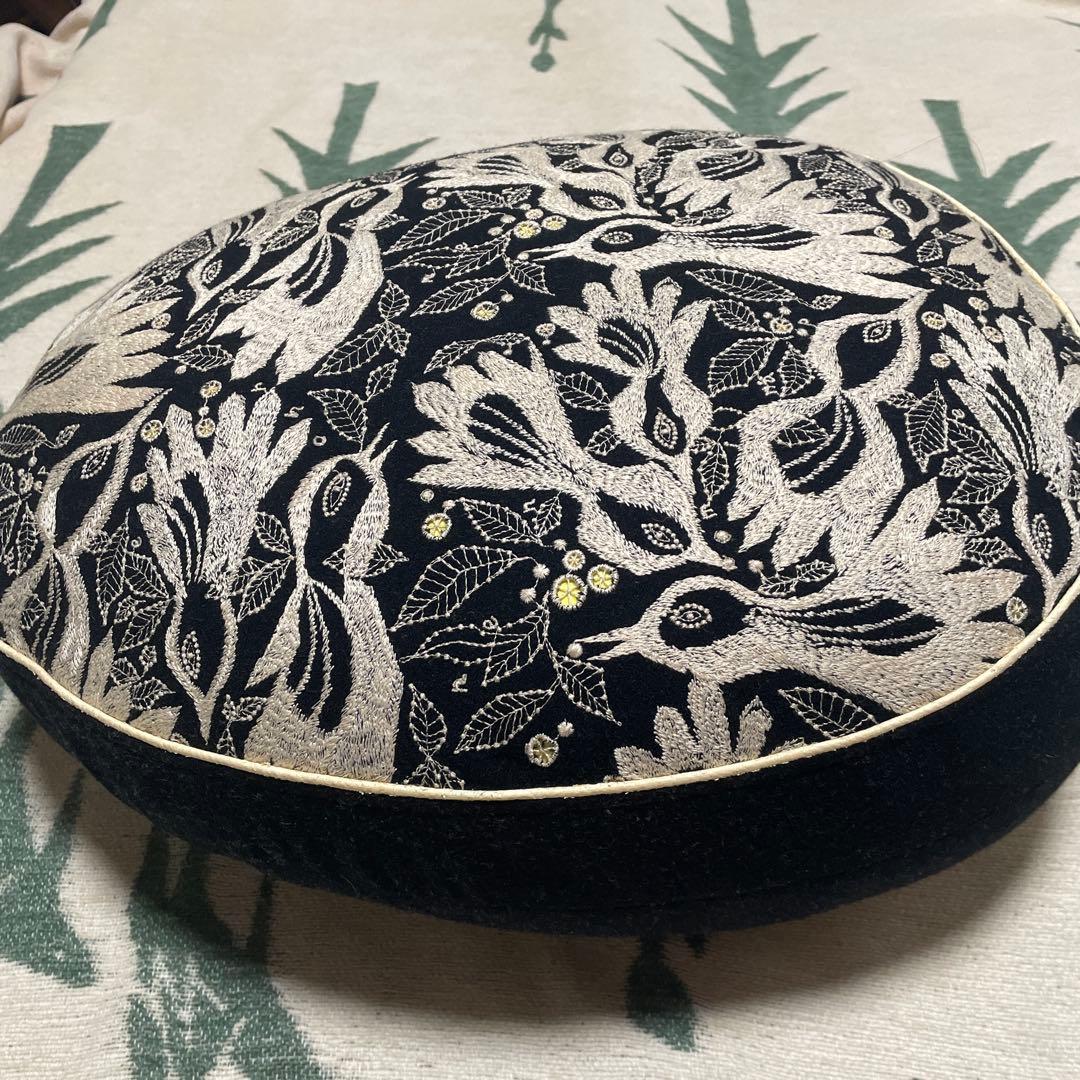 大幅値下げ　ミナペルホネン　エッグクッション　carnival ブラック