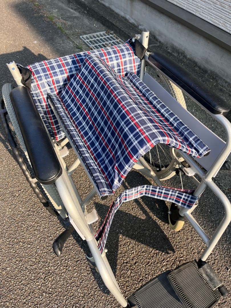 アルミ製折りたたみ車椅子（自走・介助兼用）送料込