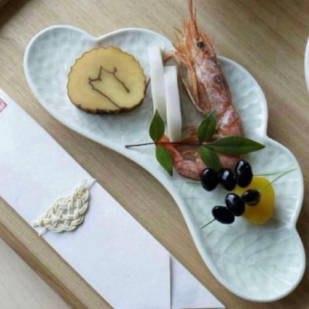 【新品】【大人気】有田焼幸楽窯　錦銀松葉形前菜皿３枚セット　縁起物