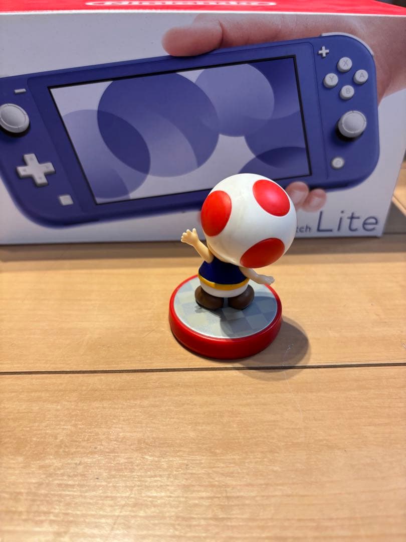 Nintendo Switch Lite ブルー　おまけ⭐︎アミーボ付き