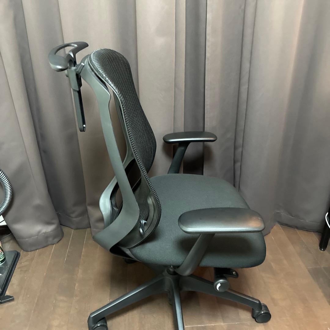 オカムラ　シルフィ　ハンガーあり　肘置きあり