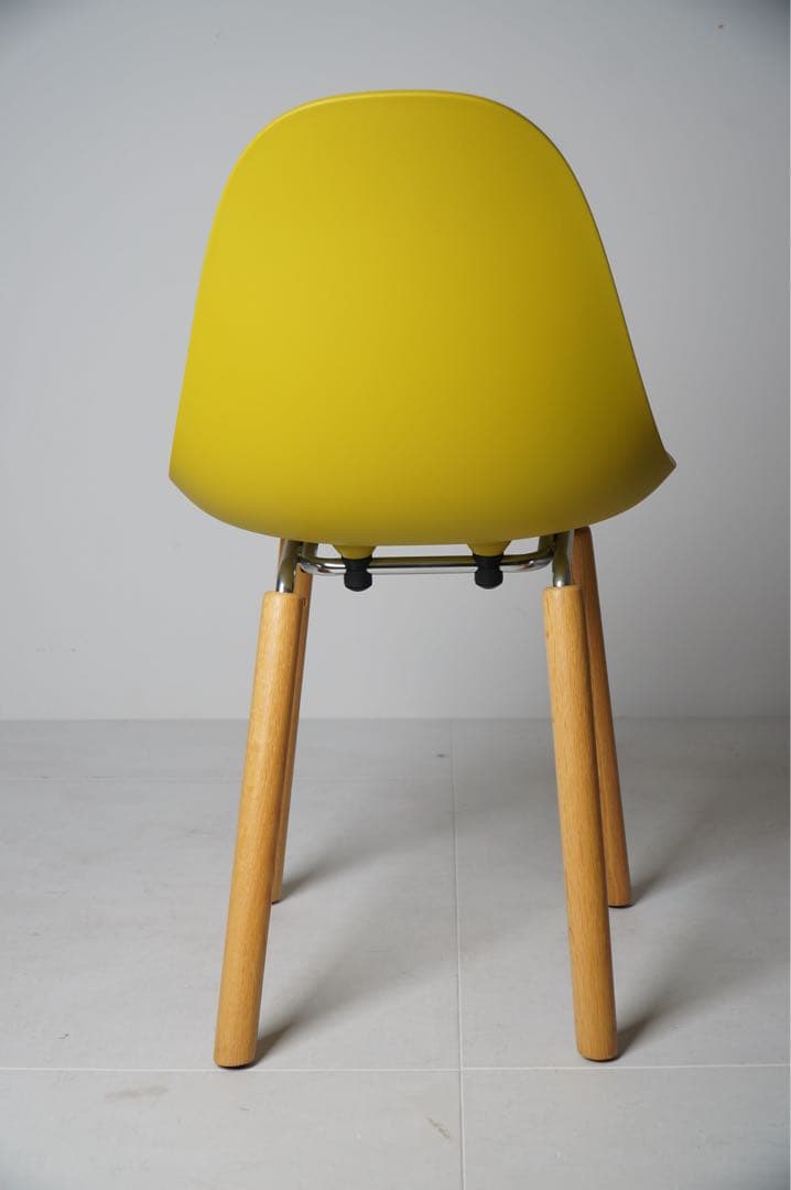 椅子 TA Side Shell chair toou by Simone Viola