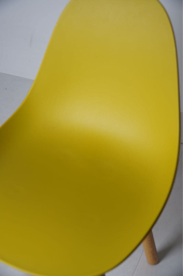 椅子 TA Side Shell chair toou by Simone Viola