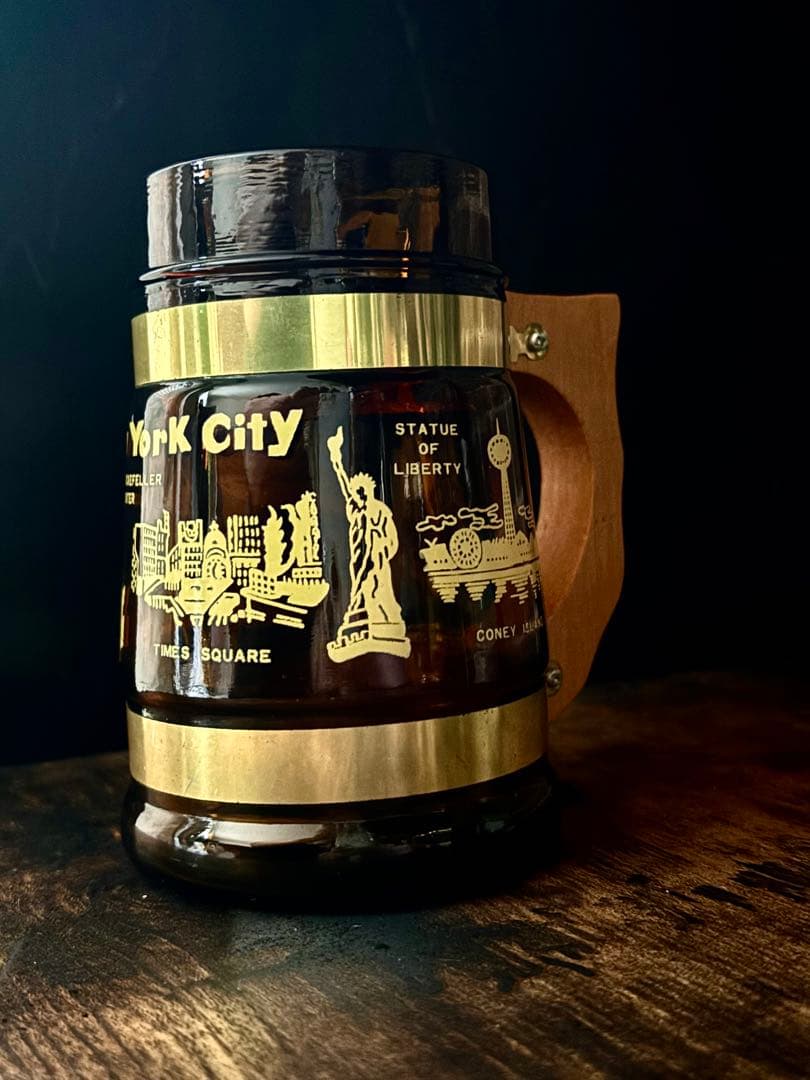 アンティーク✴︎ウッドハンドル✴︎NY柄✴︎ジョッキ✴︎アンバー✴︎木製ハンドル