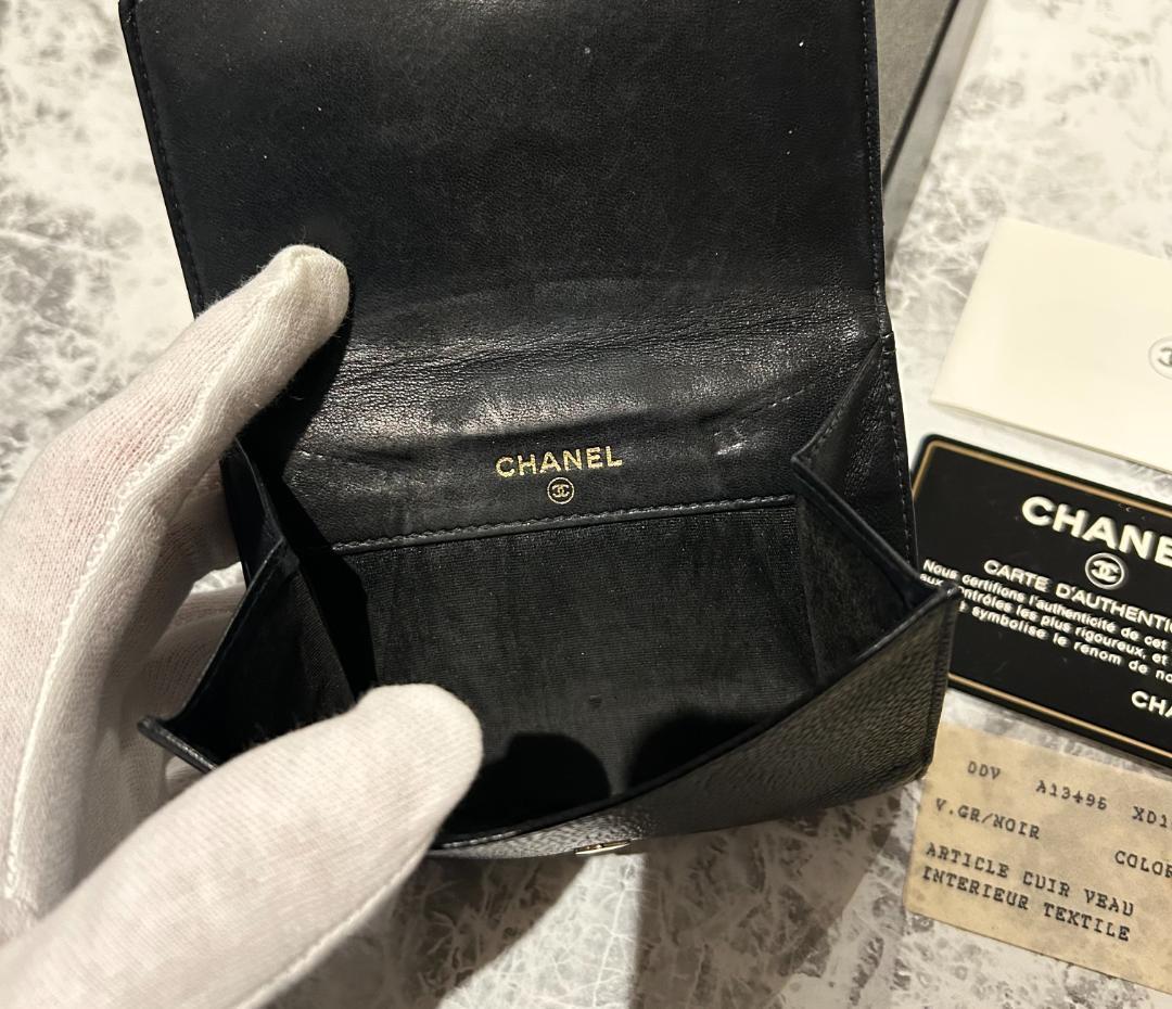 CHANEL シャネル　キャビアスキン　二つ折り財布 ココマーク