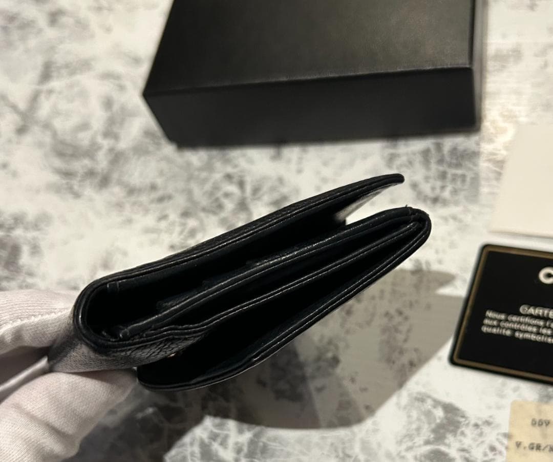 CHANEL シャネル　キャビアスキン　二つ折り財布 ココマーク